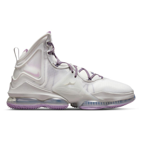 Nike LeBron 19